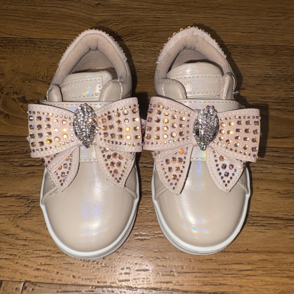 Kurt Geiger Kids Taupe Blush Sparkly Bow Sneakers Sz 6